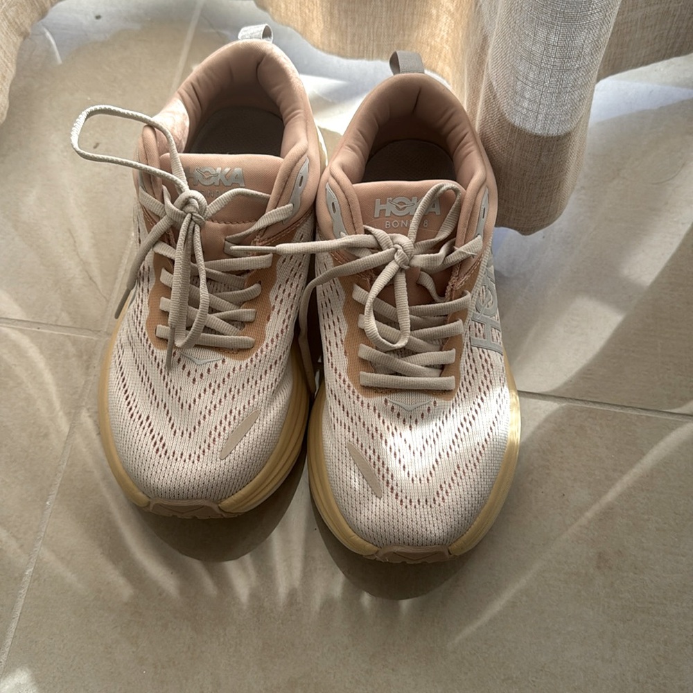 HOKA Bondi 8 Running Sneaker in Shifting Sand/Eggnog